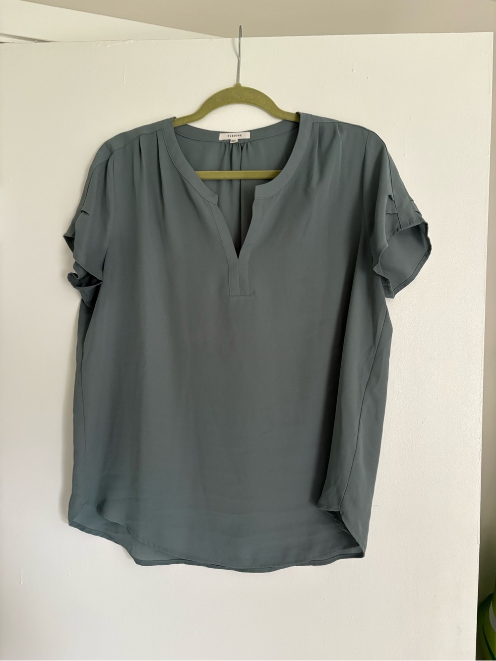Pleione Green Split-Neck Short Sleeve Blouse